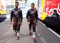 F1 GP AUT 2016 Bullen im Lederhosen Look (c) Getty Images Red Bull Content Pool