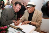 Wolfgang Putz mit Al Jarreau (c) Maier.jpg